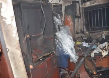 Incendie nocturne au Ministère de la Sécurité : dégâts limités, enquête en cours