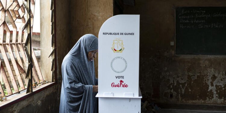 Présidentielle du 28 décembre : les téléphones interdits dans l’isoloir