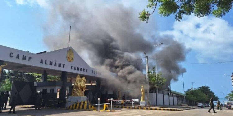 Incendie aux abords du camp Samory : le BQG assure  que « la situation est sous contrôle »,