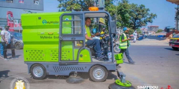 Kaloum: le ministre Aboubacar Camara menace de fermer les boutiques insalubres