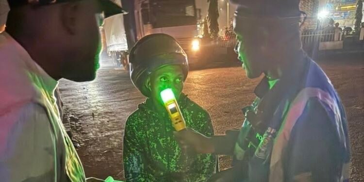 Conakry : une opération nocturne d’alcootest pour prévenir les accidents de la route