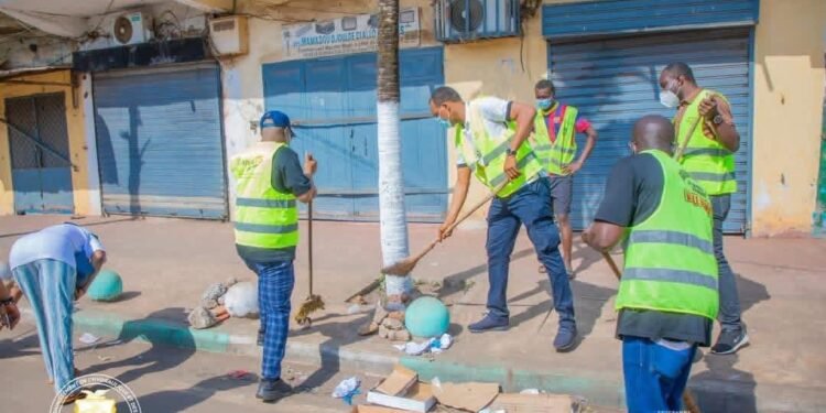 Kaloum: le ministre Aboubacar Camara menace de fermer les boutiques insalubres